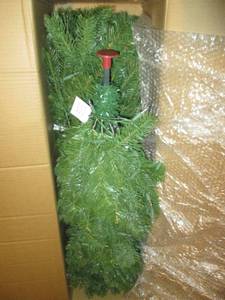 7.5 Pre-Lit Real Feel Douglas Slim Tree Z