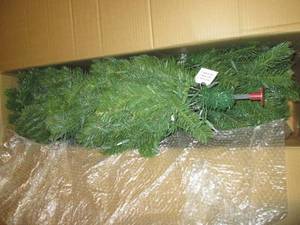 7.5 Pre-Lit Real Feel Douglas Slim Tree Z