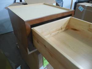 lot 99 image: Kaftmaid 24 Pedestal Drawer in Maple