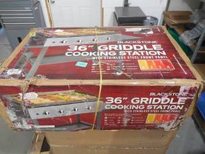 lot 41 image: NEW - BLACKSTONE Griddle Cooking Station, 4-Burner, , 36-In.