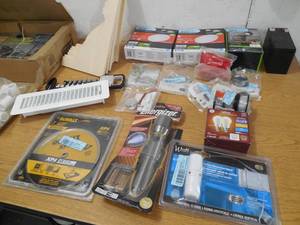 lot 60 image: Assorted lot of lights, tools, fittings and more
