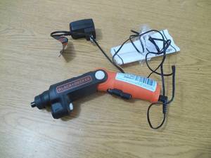 lot 61 image: BLACKDECKER 4V MAX Lithium-Ion Cordless Pivoting Screwdriver
