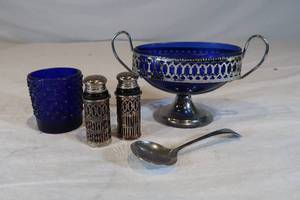 lot 14 image: Miscellaneous Blue Colored Glass Pieces