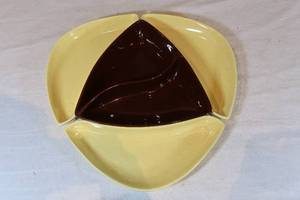 lot 15 image: VINTAGE Mid-Century Serving Dishes