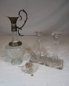lot 22 image: Miscellaneous Glass Decor