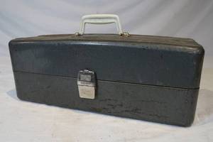 lot 50 image: VINTAGE Metal Tackle Box with Craftsman Tap & Die Set