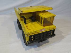lot 57 image: VINTAGE Mighty Tonka Toy Dump Truck