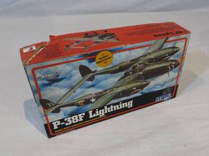 lot 58 image: P-38F Lightning Model Kit by MPC
