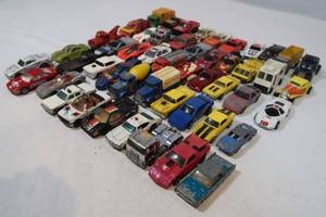 lot 89 image: 50 Toy Cars Hot Wheels Matchbox and More