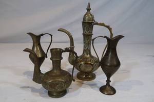 lot 119 image: 4 Brass Decor Pieces