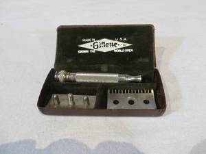 lot 138 image: VINTAGE Gillette Razor in Case