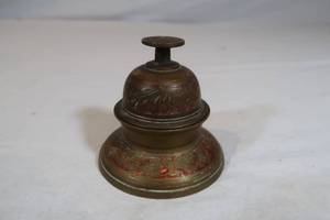 lot 122 image: 3 Pieces of Brass Decor