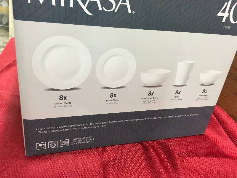 Lausanne Mikasa Bone China 40 Pc Set, Retail $99.99