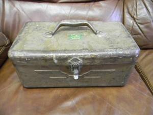 lot 18 image: Vintage J.C. Higgins tackle box Approx 14x6 - SEE PICTURES
