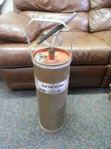 lot 20 image: NICE Vintage Quick Aid Gerneral Fire Extinguisher. Made by General Fire Extinguisher Corp. approx 7x26 - SEE PICTURES