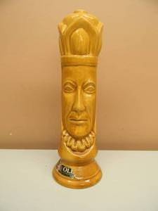 lot 23 image: VERY COOL VINTAGE 1960s OLD CROW LIMITED CHESS PIECE CERAMIC DECANTER - KING - APPROX 15 - SEE PICTURES