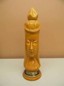 lot 24 image: VERY COOL VINTAGE 1960s OLD CROW LIMITED CHESS PIECE CERAMIC DECANTER - QUEEN - APPROX 15 - SEE PICTURES