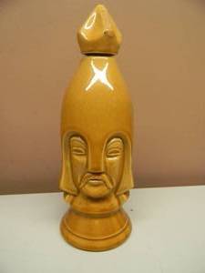 lot 27 image: VERY COOL VINTAGE 1960s OLD CROW LIMITED CHESS PIECE CERAMIC DECANTER - PAWN - APPROX 12 - SEE PICTURES