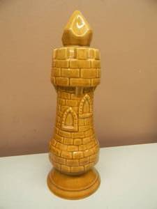 lot 28 image: VERY COOL VINTAGE 1960s OLD CROW LIMITED CHESS PIECE CERAMIC DECANTER - CASTLEROCK - APPROX 13 - SEE PICTURES