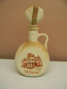 lot 31 image: Vintage Old Fitzgerald Thomas Jeffersons Monticello Decanter - SEE PICTURES