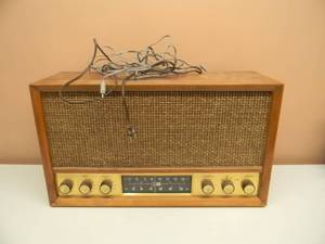 lot 47 image: VINTAGE CURTIS MATHIS RADIO - WORKS AND SOUNDS GREAT - LARGE APPROX 22 BY 13 - WOOD CASE - VERY COOL - SEE PICTURES