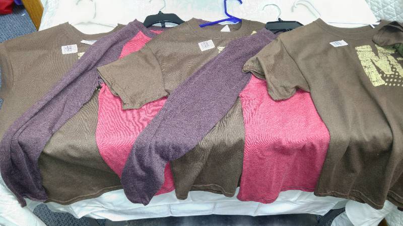lot 20 image: Shirts - Long sleeve Short sleeve