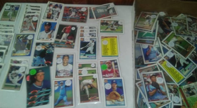 lot 26 image: About 3300 Trading Cards, NFL MLB Superstars - so many quality cards