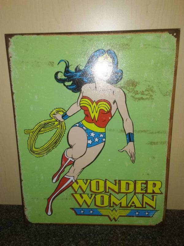 lot 108 image: Wonder Woman DC Comics Metal Sign - NEW