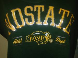 lot 6 image: NDSU  BISON Womens Medium,
