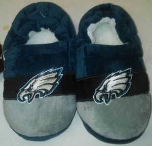 lot 11 image: PHILADELPHIA EAGLES SLIPPERS KIDS LARGE