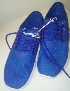 lot 15 image: Womens Athletic Shoes by Everlast. size 10.