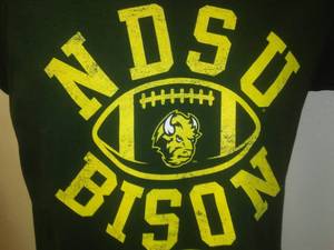 lot 31 image: NDSU  BISON  mens Medium T - Shirt 1890.