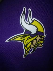 lot 36 image: MN VIKINGS Womens Medium T - shirt, Kirk Cousins #8