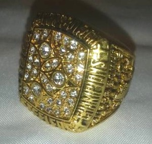 lot 104 image: PITTSBURGH STEELERS, TERRY  BRADSHAW SUPER BOWL RING.