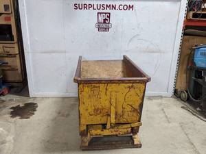lot 7 image: Self Dumping Hopper 51 x 31 x 33