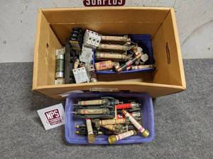 lot 142 image: Large Lot of Fuses and Fuse Blocks (Loc. S39)