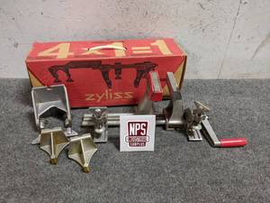 lot 151 image: Zyliss Swiss Plane Bench Vise (Loc. S39)