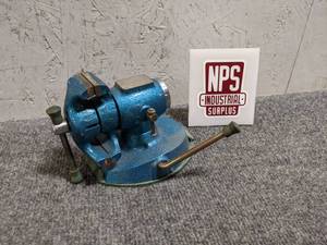 lot 163 image: Small Bench Vise - Rotates Around 2-12 and 1-12 Jaws (Loc. S40)