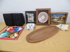 lot 4 image: Beatles Album Set - Picrtures - Frames