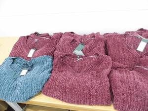 lot 16 image: Lot of 9 Womens Sweaters
