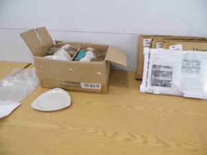 lot 31 image: Triangular Plates - 3 Spice Racks