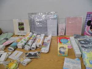 lot 42 image: Gift Bags - Wall Art Clings - BabyChild Themed