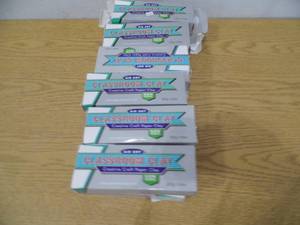 lot 43 image: Lot of 18 Packs Clay