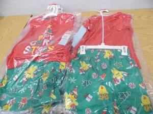 lot 52 image: Lot of 5 Sets Shirts  Shorts
