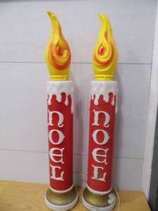 lot 60 image: Lot of 2 Vintage Blow Mold Candles