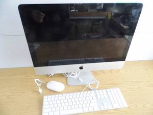 lot 97 image: Apple 21.5 iMac