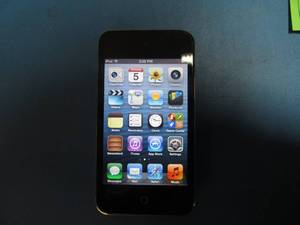 lot 21 image: Apple Ipod Touch Tested, Ready to use Merrry Christmas