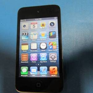 lot 23 image: Apple Ipod Touch Tested, Ready to use Merrry Christmas