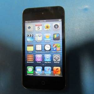 lot 28 image: Apple Ipod Touch Tested, Ready to use Merrry Christmas