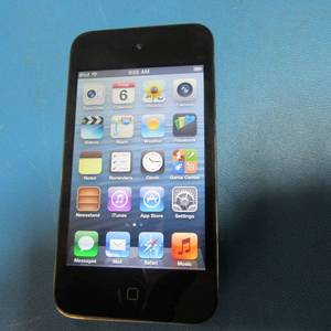 lot 52 image: Apple Ipod Touch Tested, Ready to use Merrry Christmas